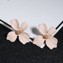 Load image into Gallery viewer, Korean Style Cute Flower Stud Earrings For Women 2018 New Fashion Sweet Earrings Femme Brinco Wholesale Jewelry