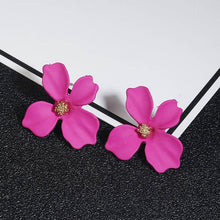 Load image into Gallery viewer, Korean Style Cute Flower Stud Earrings For Women 2018 New Fashion Sweet Earrings Femme Brinco Wholesale Jewelry