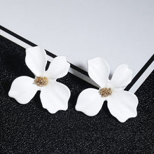 Load image into Gallery viewer, Korean Style Cute Flower Stud Earrings For Women 2018 New Fashion Sweet Earrings Femme Brinco Wholesale Jewelry