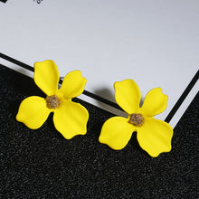 Load image into Gallery viewer, Korean Style Cute Flower Stud Earrings For Women 2018 New Fashion Sweet Earrings Femme Brinco Wholesale Jewelry