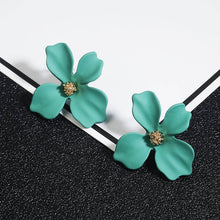 Load image into Gallery viewer, Korean Style Cute Flower Stud Earrings For Women 2018 New Fashion Sweet Earrings Femme Brinco Wholesale Jewelry