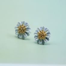 Load image into Gallery viewer, Korean Style Cute Flower Stud Earrings For Women 2018 New Fashion Sweet Earrings Femme Brinco Wholesale Jewelry